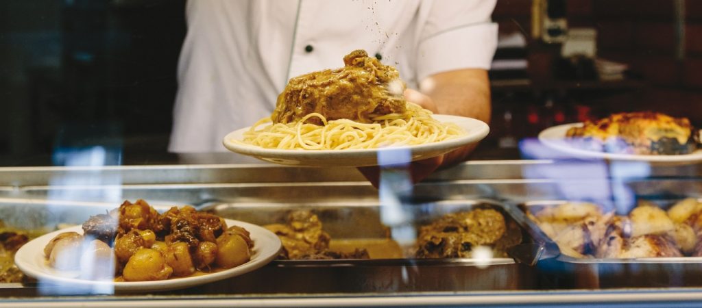 Με αυτόν τον απλό τρόπο θα ζεστάνετε σωστά το χθεσινό σας φαγητό