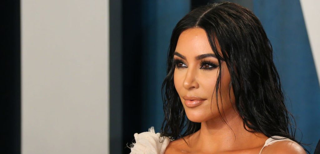 Κιμ Καρντάσιαν: Ποζάρει με μικροσκοπικό μπικίνι και αναστατώνει τους followers της  (φωτό)