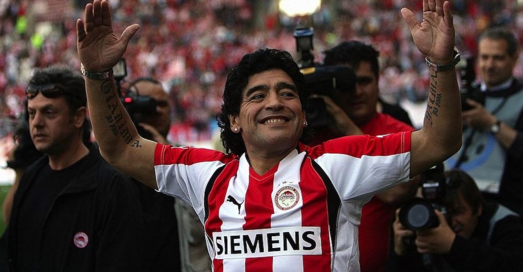 Όταν ο Ντιέγκο Μαραντόνα έγινε μέλος του Ολυμπιακού (βίντεο)