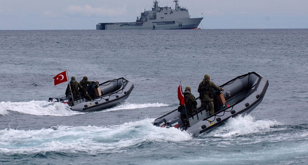 Πολεμικό κλίμα καλλιεργούν τουρκικά ΜΜΕ: Ζητούν «ρεσάλτο» σε ελληνικά πλοία