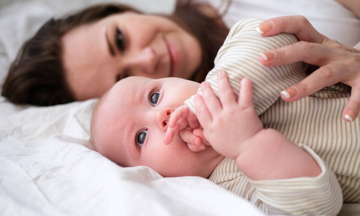 Η Επιτροπή Πισσαρίδη προτείνει αλλαγές στις άδειες μητρότητας – Δείτε ποιες είναι