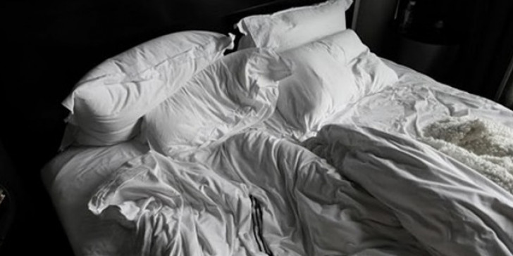 Αυτός είναι ο λόγος που δεν πρέπει να στρώνετε το κρεβάτι σας αμέσως μόλις σηκώνεστε