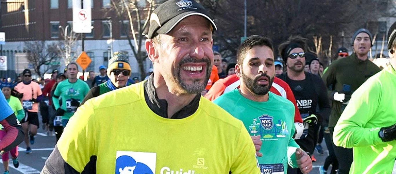 Thomas Panek: Ο τυφλός δρομέας που κατάφερε να τρέξει 5 χιλιόμετρα με την βοήθεια της Google