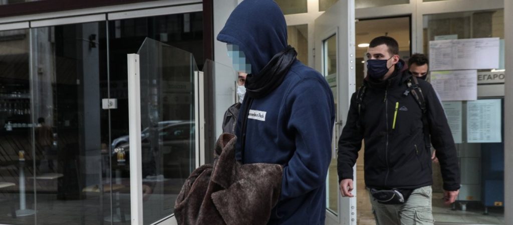 Έγκλημα στις Σπέτσες: Συγκλονίζει η μητέρα του 26χρονου – Τα τελευταία λόγια του θύματος