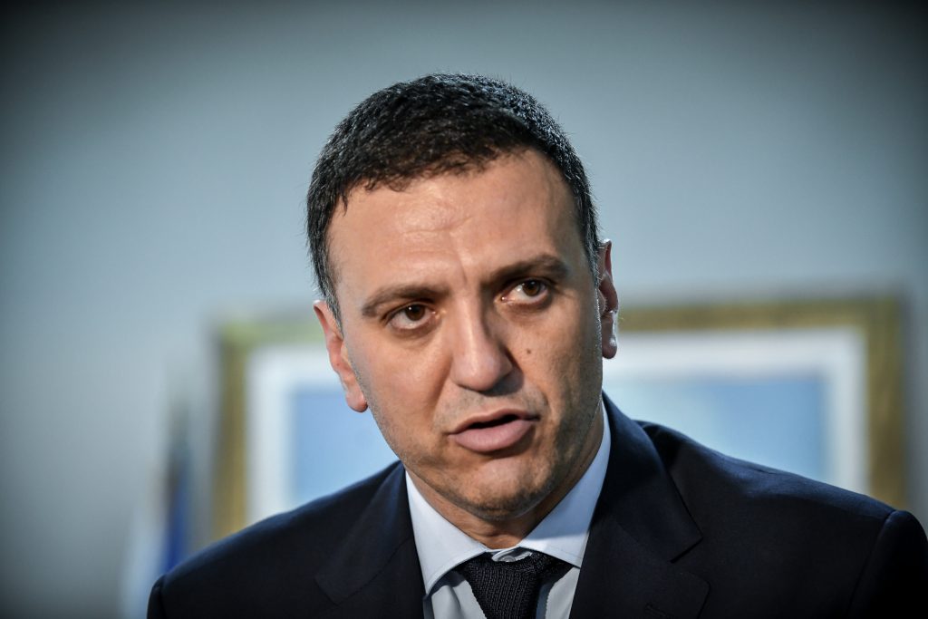 «Μύλος» για το υποχρεωτικό των εμβολίων: «Αντισυνταγματικός ο υποχρεωτικός εμβολιασμός» λέει τώρα ο Β.Κικίλιας