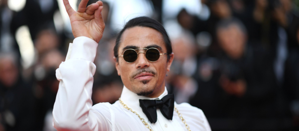 O Salt Bae τιμά τον Ν.Μαραντόνα – Ρεζερβέ για πάντα το αγαπημένο τραπέζι του Αργεντινού (βίντεο)
