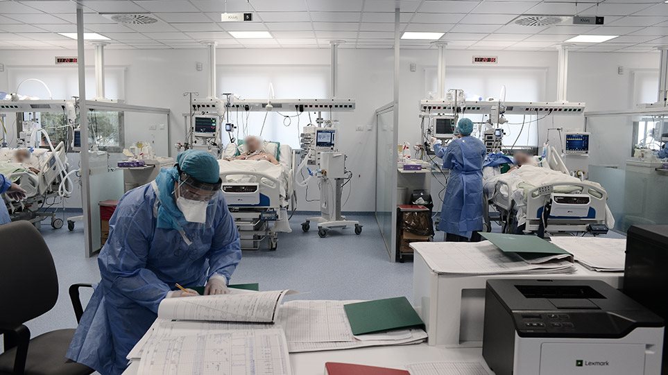 Διευθύντρια ΜΕΘ Χανίων: «Να κόψουν τις τσικουδιές και τις μαζώξεις οι Κρητικοί»