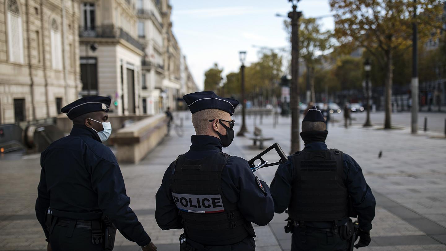 Γαλλία: 18 μήνες φυλάκισης για τον 19χρονο που απείλησε πως θα αποκεφαλίσει καθηγητή