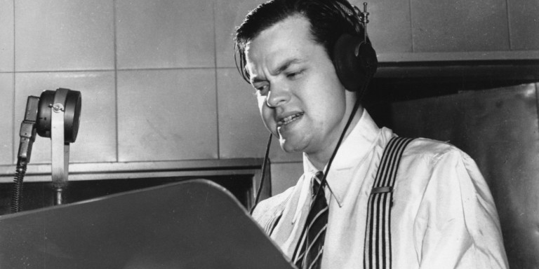 Οταν ο Ορσον Γουέλς σκορπούσε τον πανικό ανακοινώνοντας εισβολή… εξωγήινων στη Γη (βίντεο)