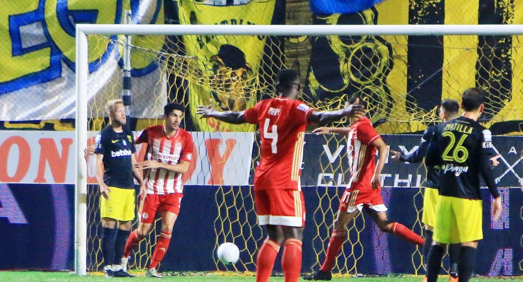 Ελληνικό πρωτάθλημα: Ο Ολυμπιακός πέρασε από τη Θεσσαλονίκη – Κέρδισε (2-1) τον Άρη