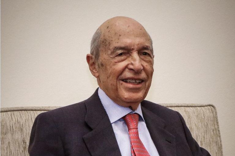 Κ.Σημίτης: «Αξιόλογη προσπάθεια για την έξοδο από την κρίση η έκθεση Πισσαρίδη»