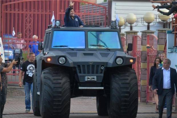 Όλα τα αυτοκίνητα του Μαραντόνα – Από το FIAT128 στο αμφίβιο στρατιωτικό όχημα (βίντεο)