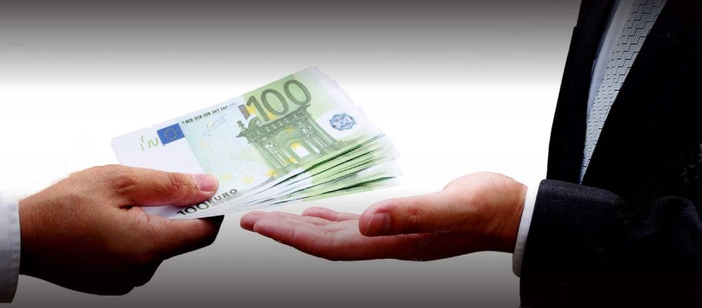 Το Συμβούλιο της Ευρώπης βγάζει στην «σέντρα» την Ελλάδα για την υποβάθμιση του αδικήματος της δωροδοκίας