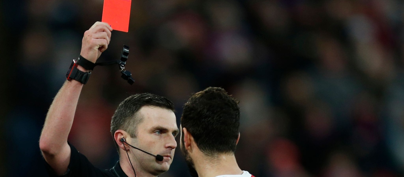 Αυτός είναι ο λόγος που μπήκαν οι κάρτες του διαιτητή στο ποδόσφαιρο