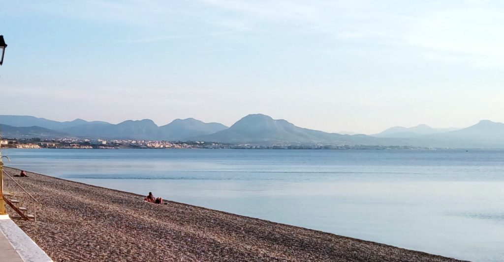 Λουτράκι: Κάτοικος δεν πίστευε στα μάτια του με αυτό που ξέβρασε η θάλασσα (βίντεο)