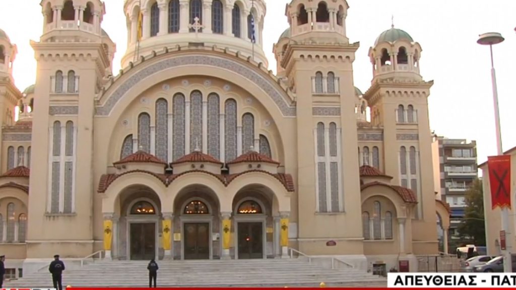 Εικόνες κατοχής: Περικυκλωμένη από αστυνομικούς η Εκκλησία του Αγ. Ανδρέα – Δεν άφησαν ούτε έναν πιστό να πλησιάσει