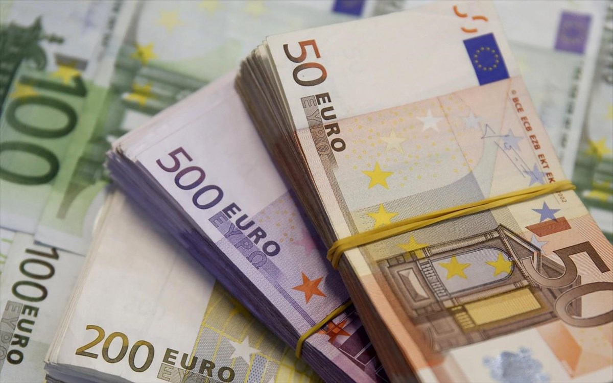 Μόνο η ΕΕ τα κάνει αυτά: Μας δίνει τα κέρδη από τα ελληνικά ομόλογα και τα παρουσιάζει ως «ελάφρυνση χρέους»