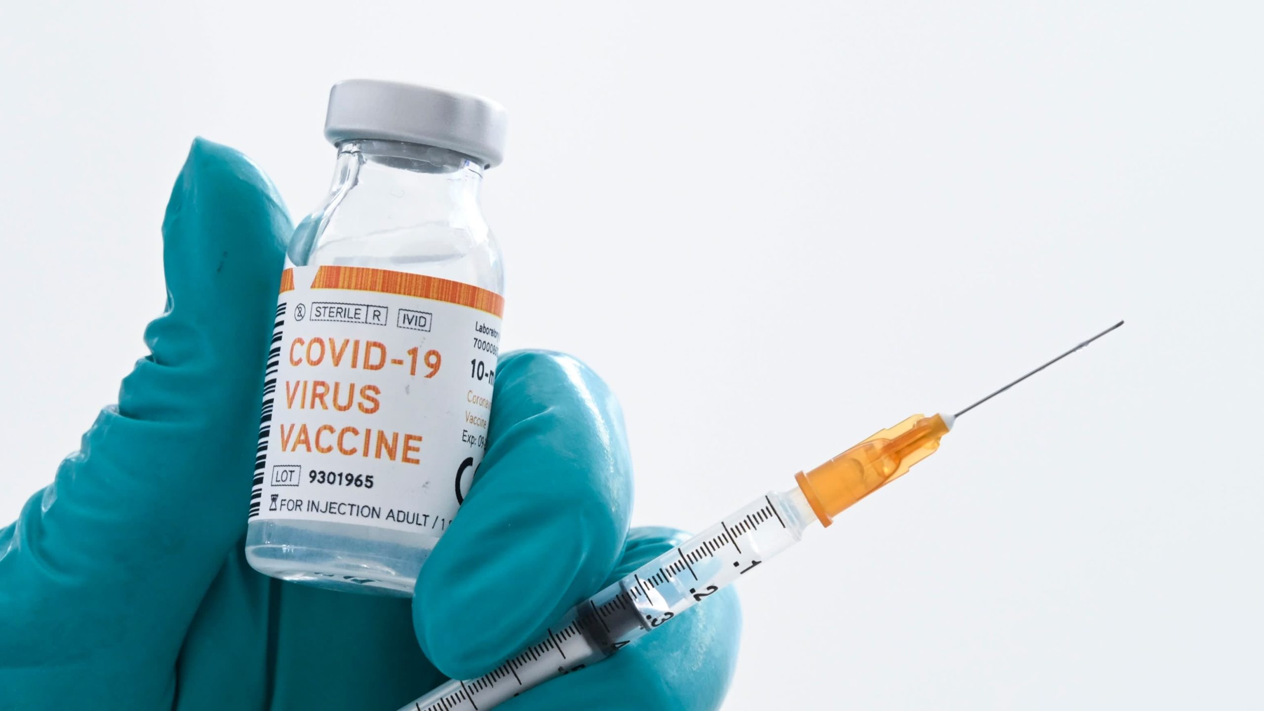 Ζοφερή δυστοπία: Ετοιμάζουν την αποβολή όσων δεν εμβολιαστούν από εστιατόρια, γυμναστήρια & κοινωνική ζωή