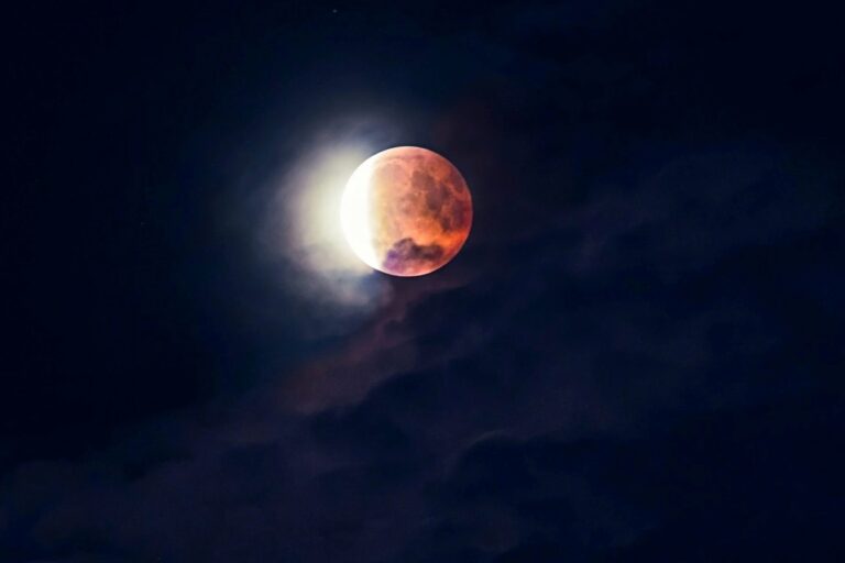 Έκλειψη παρασκιάς Σελήνης σήμερα στον ουρανό – Θα συμπέσει με την Πανσέληνο