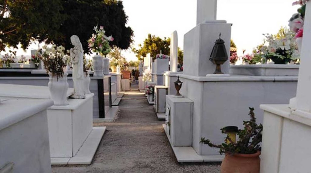 Χανιά: Σταμάτησαν 70χρονη που πήγαινε να θυμιατίσει το μνήμα της κόρης της! (βίντεο)