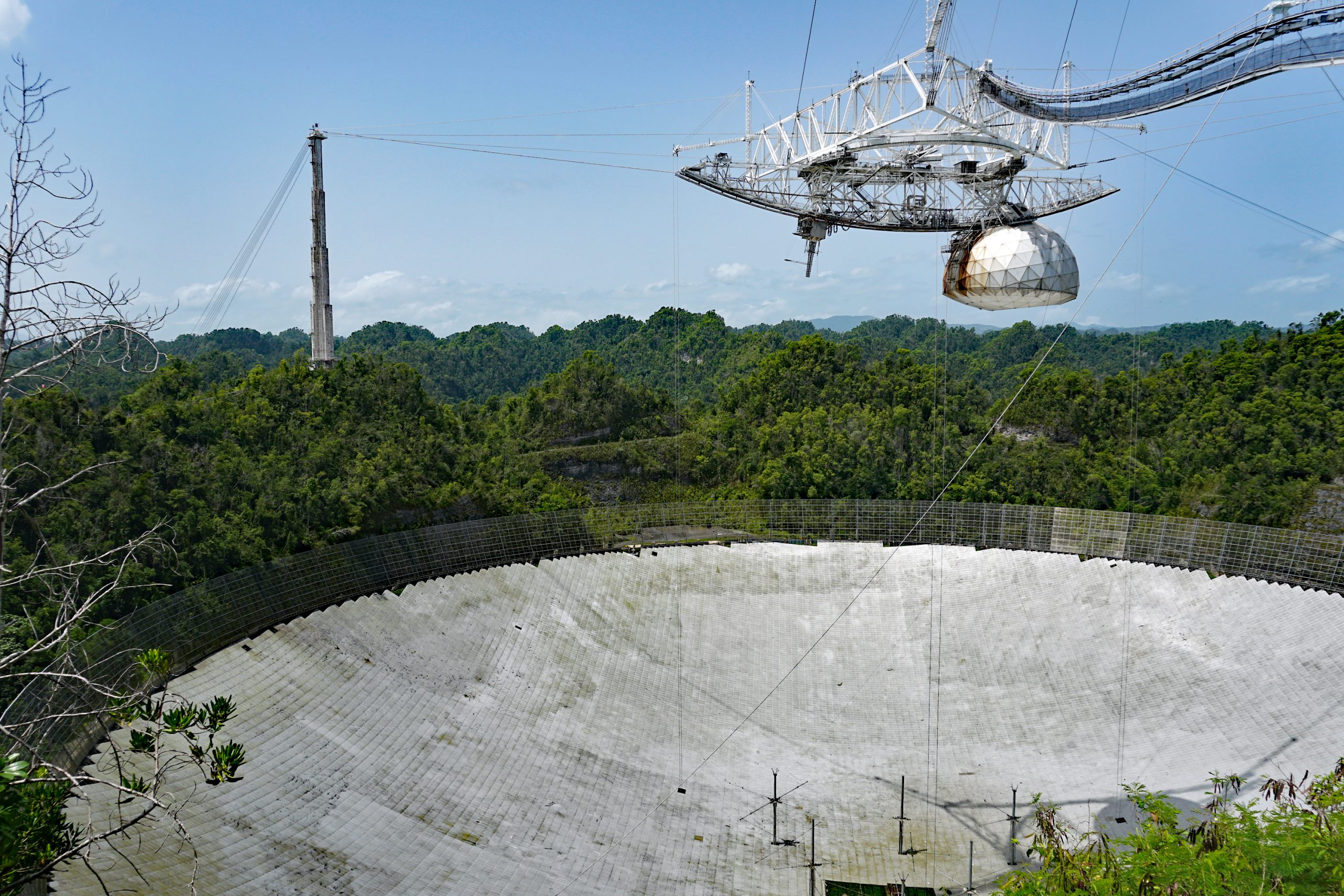 Κατέρρευσε το τεράστιο ραδιοτηλεσκόπιο του Arecibo μετά από 57 χρόνια λειτουργίας