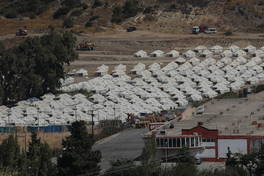 «Περίεργος» διαγωνισμός διασύνδεσης των «δομών φιλοξενίας» για ενημέρωση επί του κορωνοϊού μέχρι το… 2023!