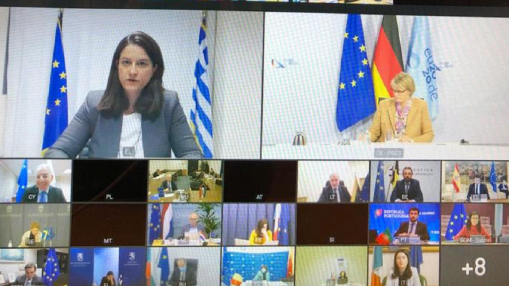 Αντί να βρίσκει λύσεις για την τηλεκπαίδευση η Ν. Κεραμέως«εξυπηρετεί» το γερμανικό Υπουργείο Εξωτερικών!