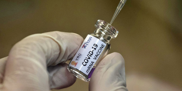 Κορωνοϊός: Πότε αναμένεται να δοθούν οι πρώτες εγκρίσεις εμβολίων σε ΗΠΑ και Ευρώπη