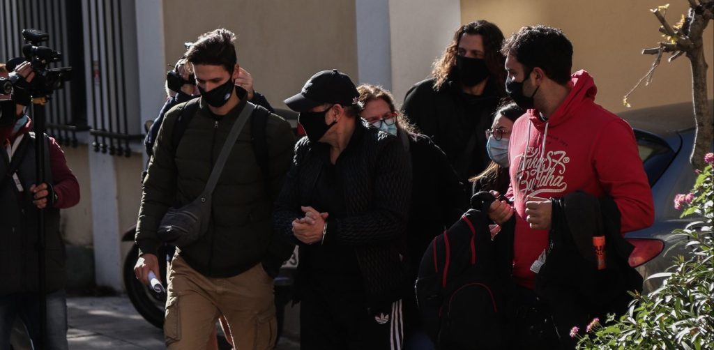 Σύλληψη Ν.Σφακιανάκη – Α.Κούγιας: «Είναι μία χαρά – Στο τμήμα που κρατήθηκε δεν αρνήθηκε να δώσει αυτόγραφα» (βίντεο)