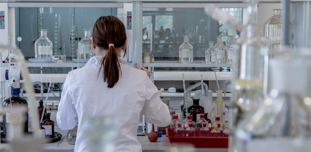 Αμερικανοί ερευνητές επιχειρούν να παρασκευάσουν ρινικό σπρέι κατά του κορωνοϊού