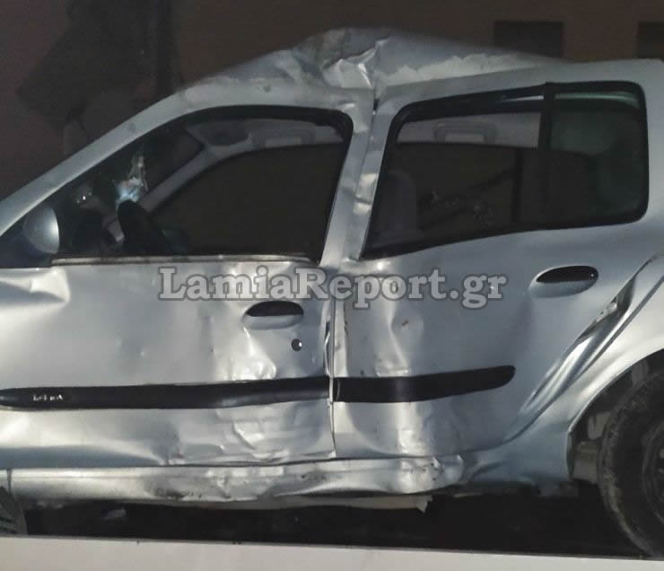 Λαμία: Ανήλικοι Ρομά έκλεψαν αυτοκίνητο και τράκαραν – Σοβαρά τραυματισμένος ο ένας (φώτο)