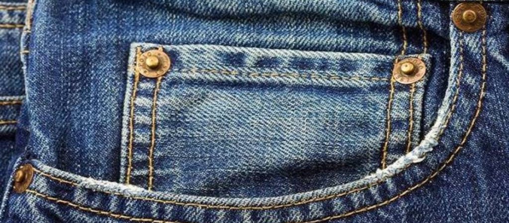 Αυτός είναι ο λόγος ύπαρξης της μικρής τσέπης στο παντελόνι σας