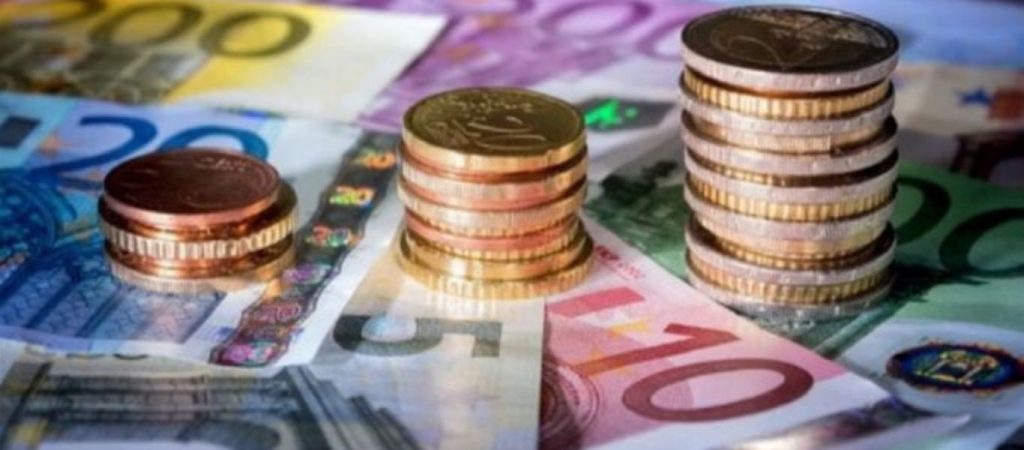 Όσα κερδίζουν εργοδότες και εργαζόμενοι από τη μείωση εισφορών – Αναλυτικά παραδείγματα (πίνακας)