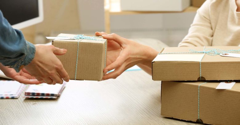 ΕΕΤΤ: Ποια είναι η υποχρέωση αν έρθει ο κούριερ και λείπετε – 10 χρήσιμες συμβουλές