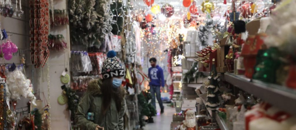 Τα 110 καταστήματα εποχικών ειδών που ανοίγουν τη Δευτέρα