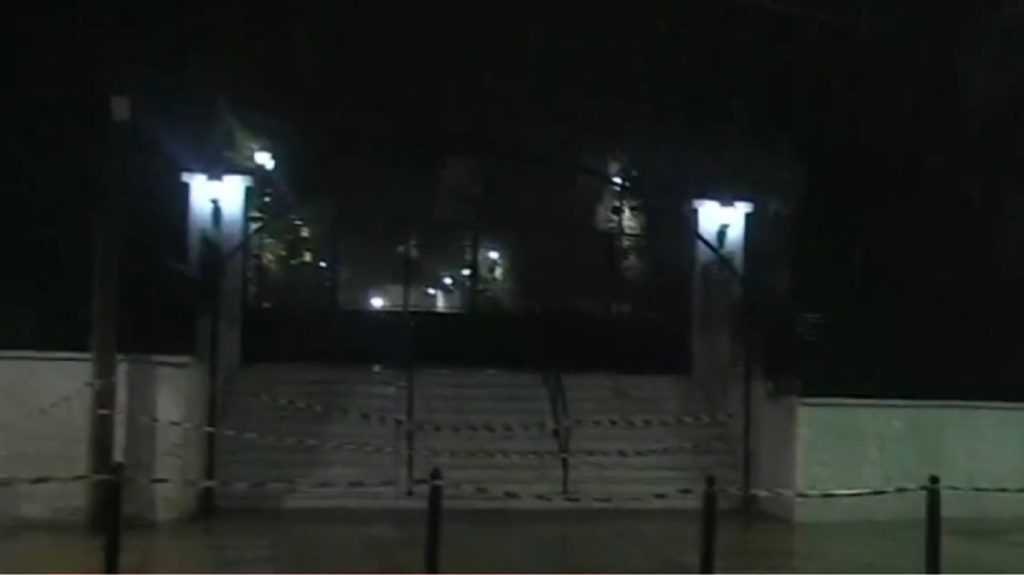 Υπό αστυνομική πολιορκία ο Ι.Ν. Αγίας Βαρβάρας: Κορδέλες, περιπολικά και αστυνομοκρατία αντί εορτής