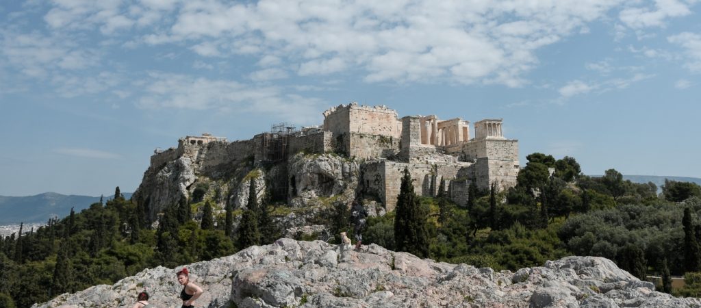 Καθαρότερος ο ουρανός της Αθήνας μετά το lockdown – Μειώθηκε αισθητά η ατμοσφαιρική ρύπανση