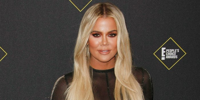Η Khloé Kardashian φωτογραφίζεται μόνο με τις μπότες της και ανεβάζει επικίνδυνα τη θερμοκρασία (φωτο)