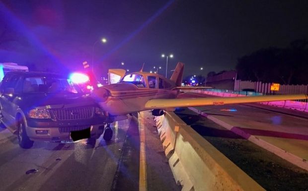 Αεροπλάνο προσγειώθηκε σε αυτοκινητόδρομο στη Μινεσότα (βίντεο)