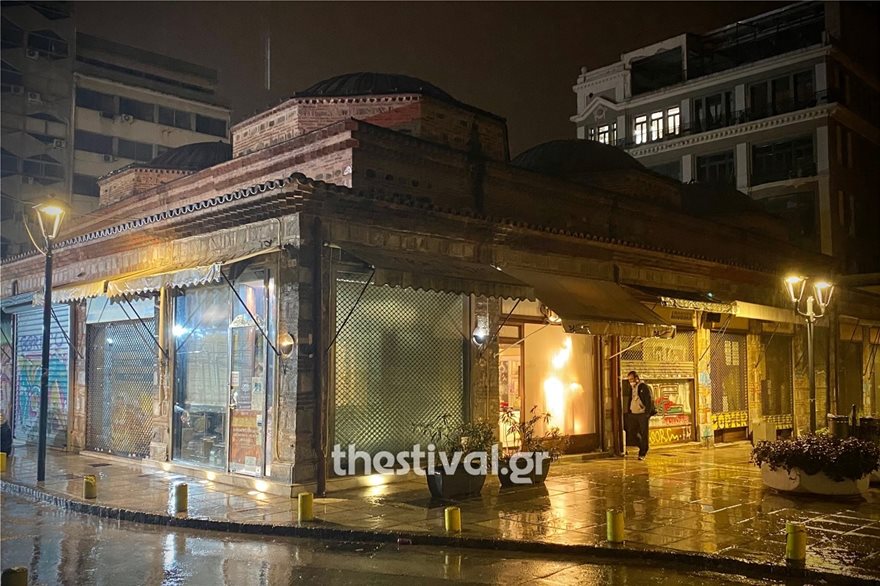 Θεσσαλονίκη: Ριφιφί για τα… κλάματα – Προσπάθησαν να κλέψουν άδειο κοσμηματοπωλείο (φώτο-βίντεο)