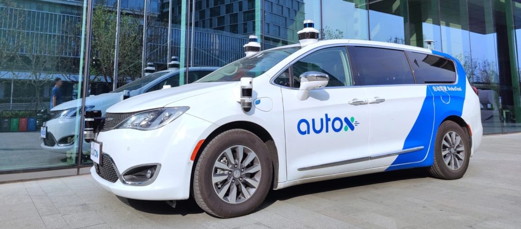 Νέο τεχνολογικό επίτευγμα στην Κίνα – Κυκλοφόρησαν τα πρώτα ταξί χωρίς οδηγό (βίντεο)