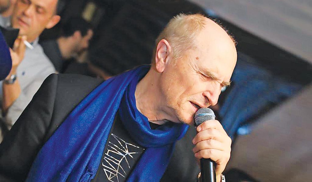 «Εφυγε» ο τραγουδιστής των VIP Χάρης Γαλανός: Νόσησε μέσα στην καραντίνα από κορωνοϊό!
