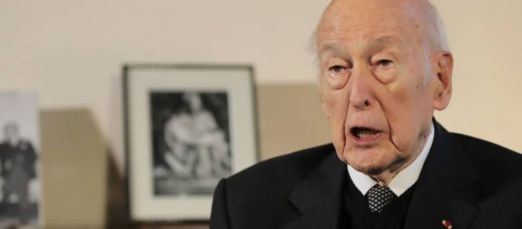 Σε στενό οικογενειακό κύκλο το τελευταίο «αντίο» στον Ζισκάρ Ντ΄Εστέν