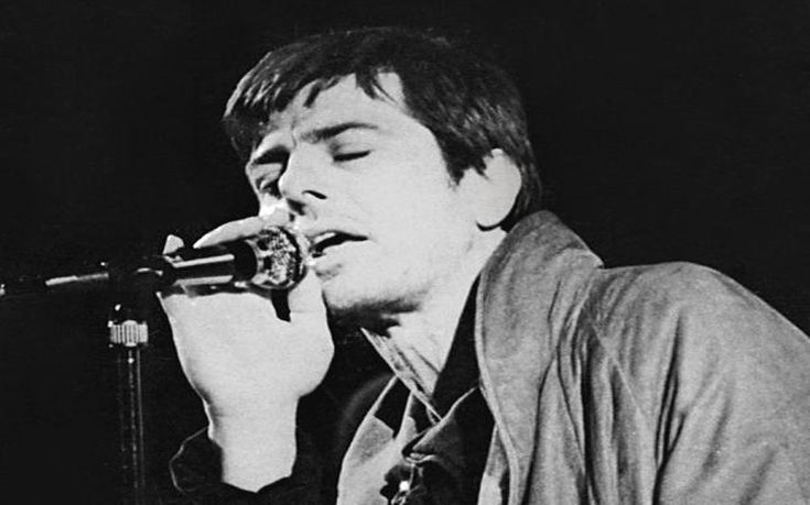 Σαν σήμερα το 1990 πεθαίνει ο «πρίγκιπας» του ελληνικού ροκ, Παύλος Σιδηρόπουλος