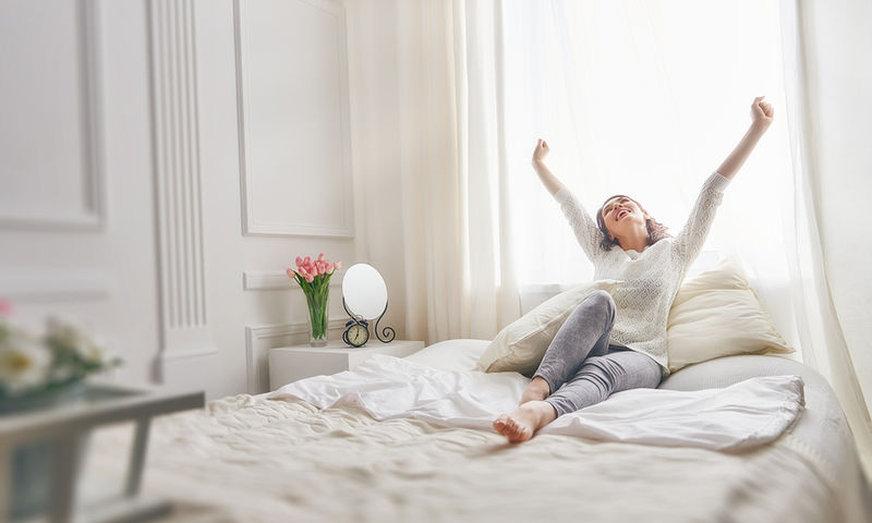 Επτά πράγματα που «απαγορεύεται» να κάνετε το πρωί όταν ξυπνάτε