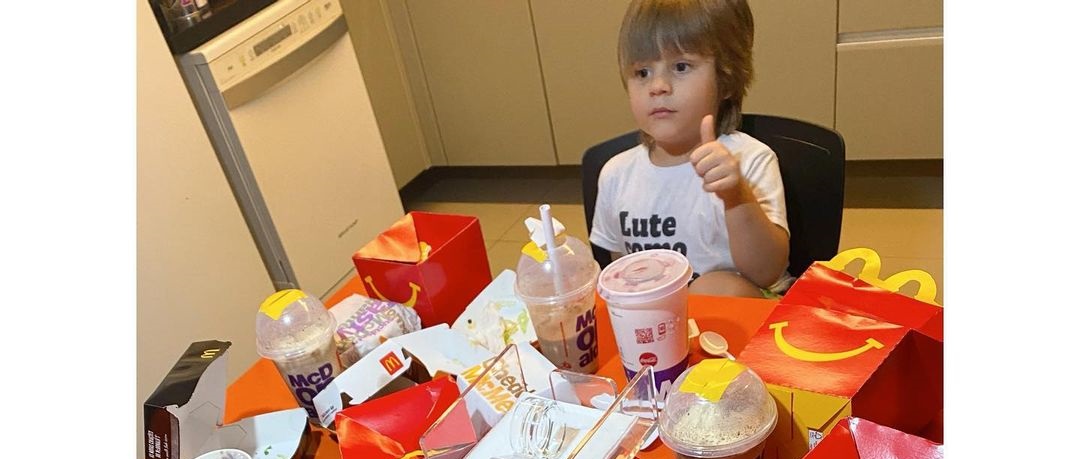 «Αλητάκος» βούτηξε το κινητό της μητέρας του και έκανε παραγγελία αξίας 100 δολαρίων (φώτο)