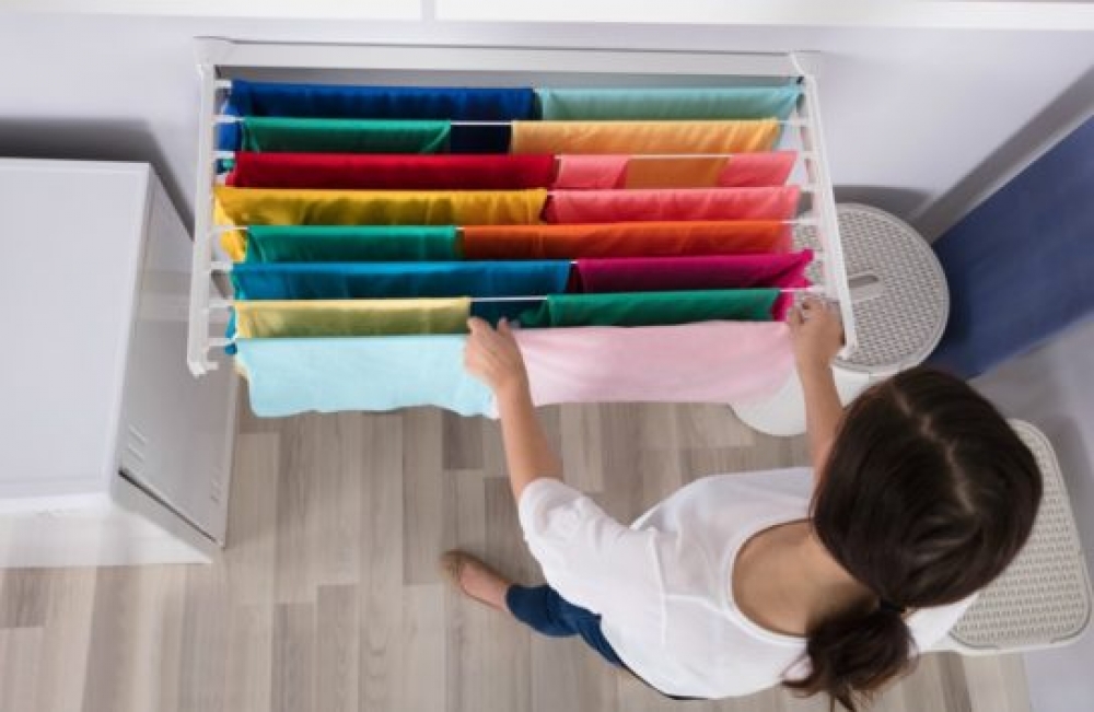 Το κόλπο για να στεγνώνουν τα ρούχα σας πιο γρήγορα το χειμώνα