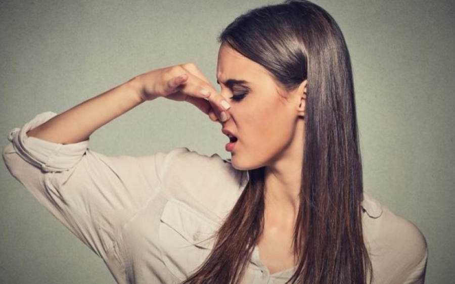 Τέσσερις τροφές που προκαλούν δυσοσμία στο σώμα μας