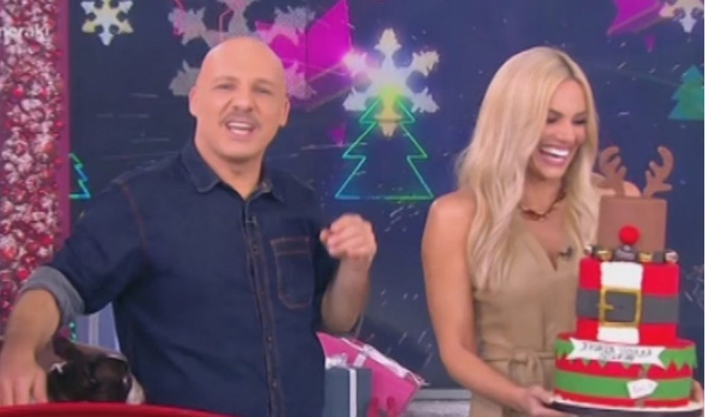 «Ντου» στο στούντιο του Μουτσινά – Ποιοί διάσημοι «παρέλασαν»; (βίντεο)