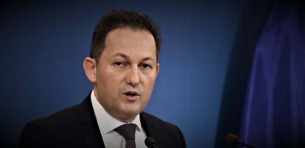 Ποιος Μάρκος Σεφερλής; – «Όλα τα λεφτά» ήταν χθες ο Στέλιος Πέτσας που μίλησε για την «ελληνική οικονομία»